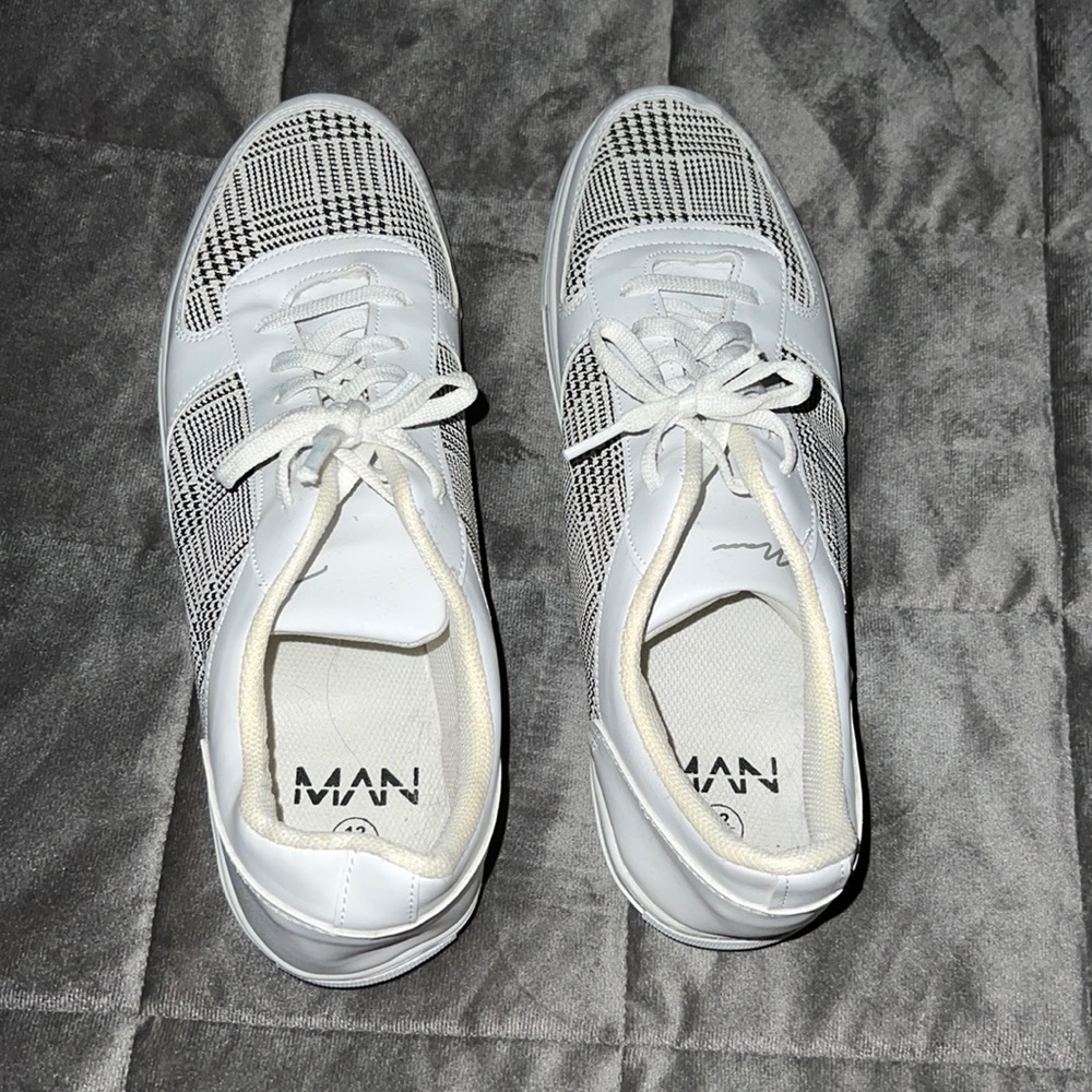 Boohoo(Man) White/black checkered boat shoe